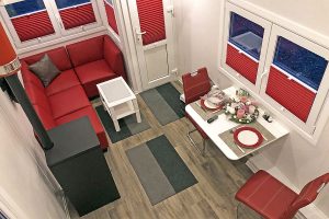 Rolling Tiny House mit Einbaumöblierung