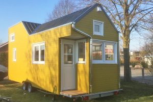 Rolling Tiny House in schwedengelb